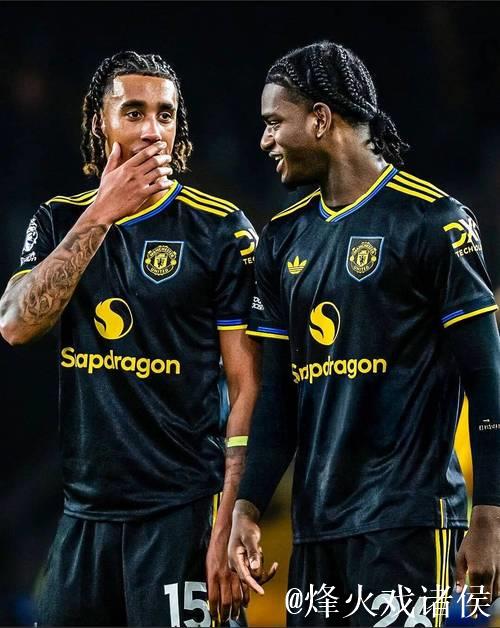 曼联19岁小将连续3场首发踢满全场 主场失4球仍被信任 曼联19岁小将连续3场首发踢满全场 主场失4球仍被信任